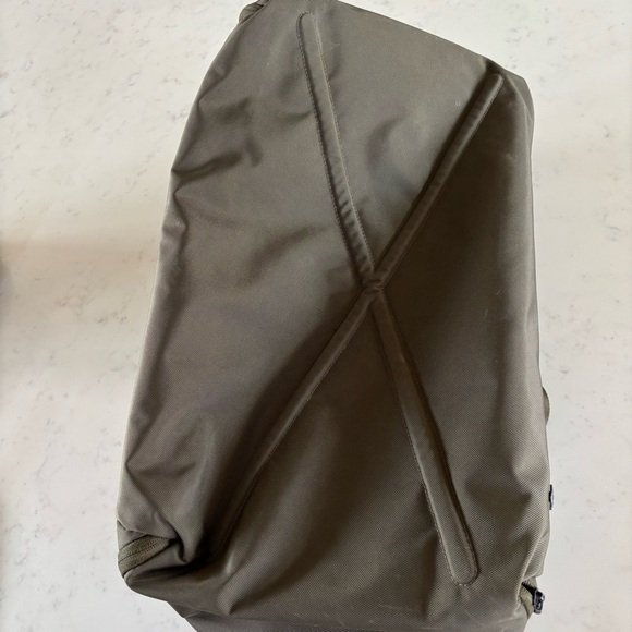 Lululemon Dark Green Duffle Bag - Picture 3 of 16